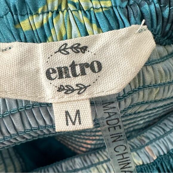 Entro Women's Green Satin Tropical Cheetah Print Top and Shorts Size Medium NWOT - Picture 8 of 8